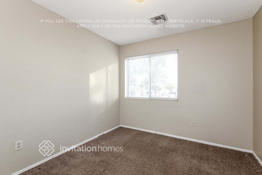 Building Photo - 429 W Renee Dr