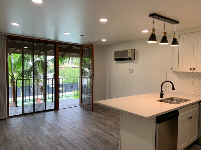 Building Photo - Los Caballeros Clubhouse #1301