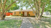 Building Photo - 3 Bed, 3 Bath Home in Ennis - Available 4/...