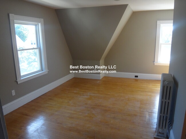 Building Photo - 26 Marathon St