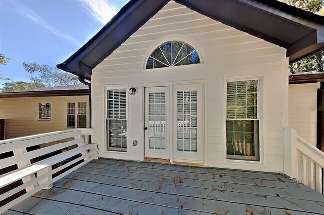 Building Photo - 339 Warrenton Dr