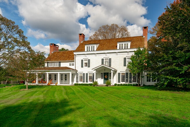 Building Photo - 198 Hemlock Hill Rd