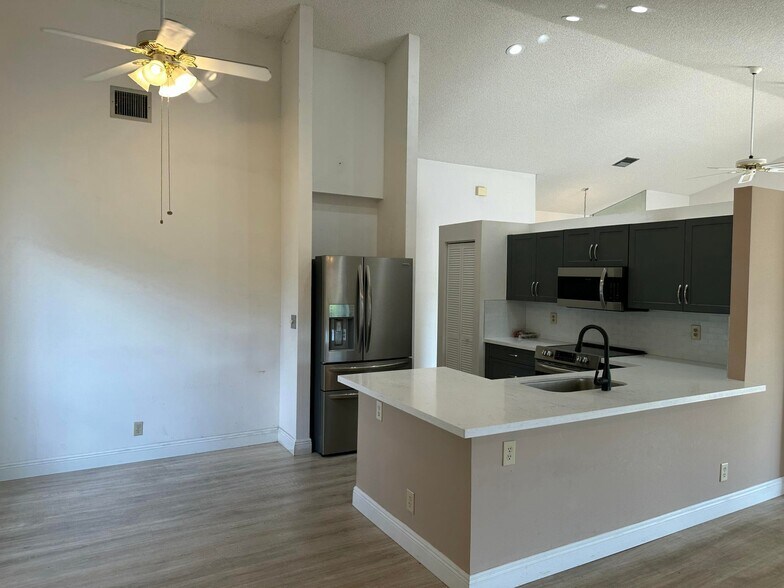 Building Photo - 9645 El Clair Ranch Rd