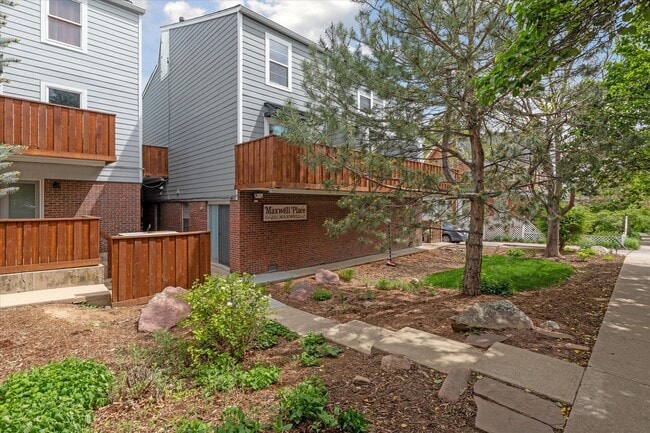 Building Photo - Updated & Bright 2BR Condo in Prime Boulde...