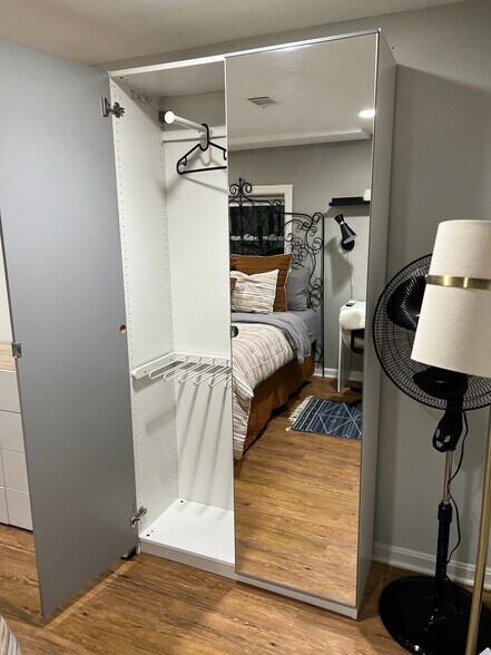 Building Photo - 633 14th St NE