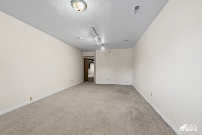 Building Photo - Towne East Single Family Home