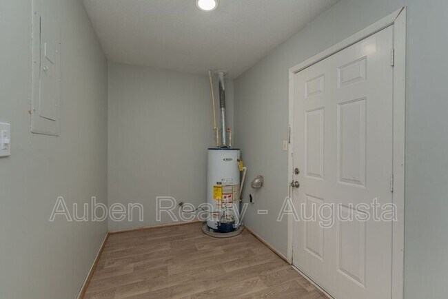 Building Photo - 1514 Bleakley St