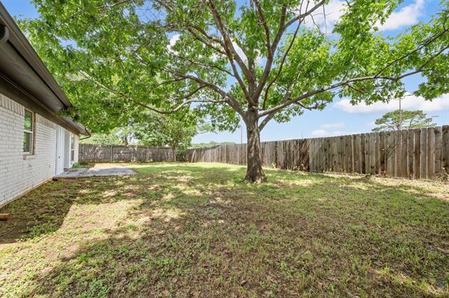 Building Photo - 840 Edgehill Dr
