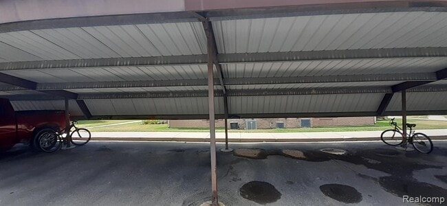 Building Photo - 61210 Greenwood Dr