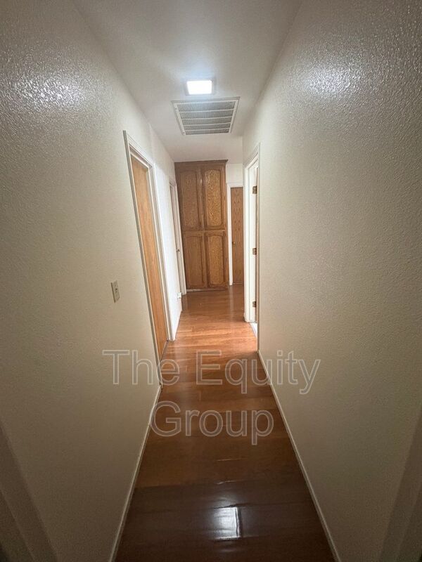 Building Photo - 5936 W Oak Ave