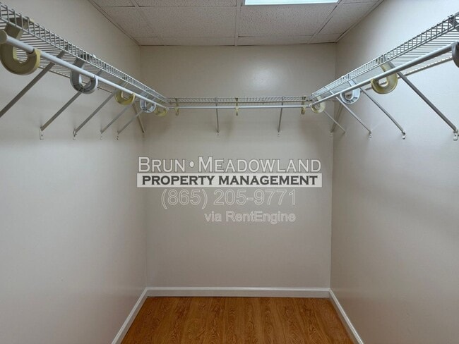 Building Photo - 1825 Meadowland Ln