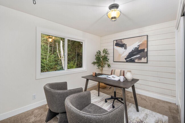 Building Photo - Redmond 4BD / 3BA Home with Central A/C on 3 Acres – Available Now