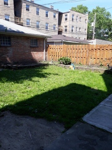 Backyard 1 - 2044 W Birchwood Ave