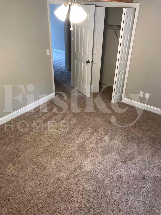 Building Photo - 103 Walnut Way