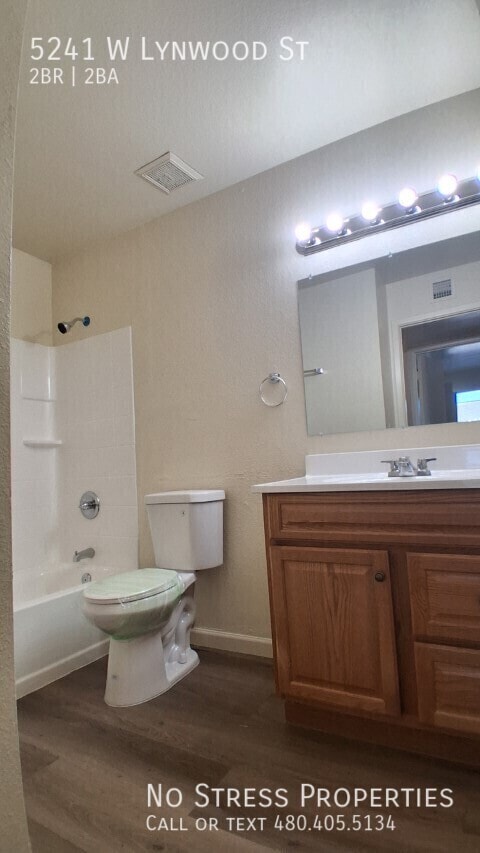 Building Photo - 5241 W Lynwood St