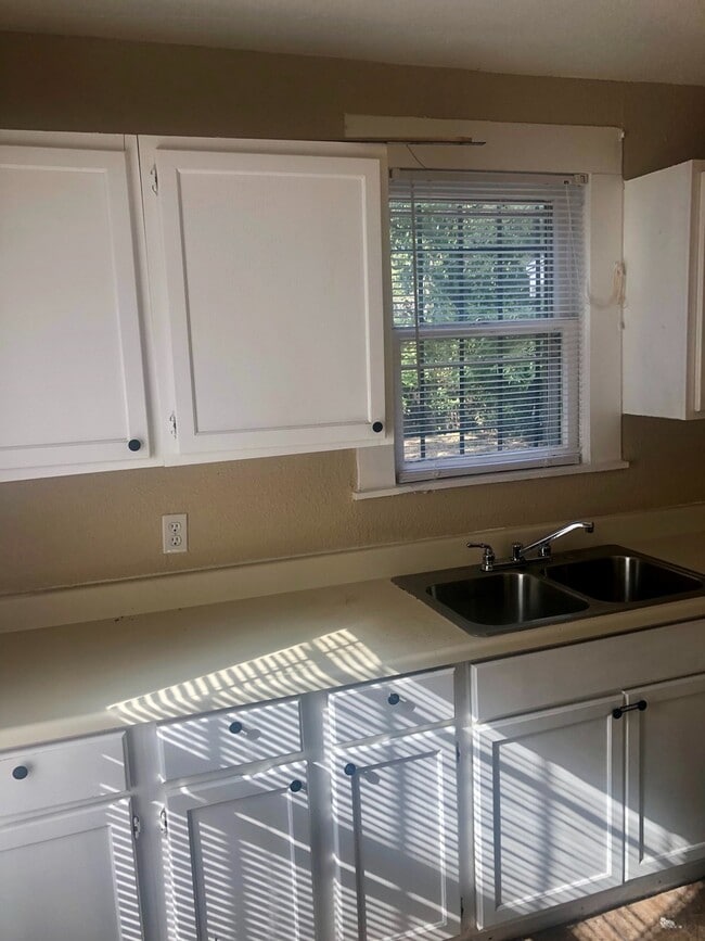 Building Photo - Two bedroom One Bathroom Single-family home 76105