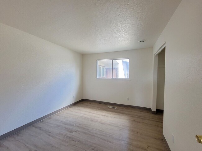 Building Photo - 1816 W 21st Ave