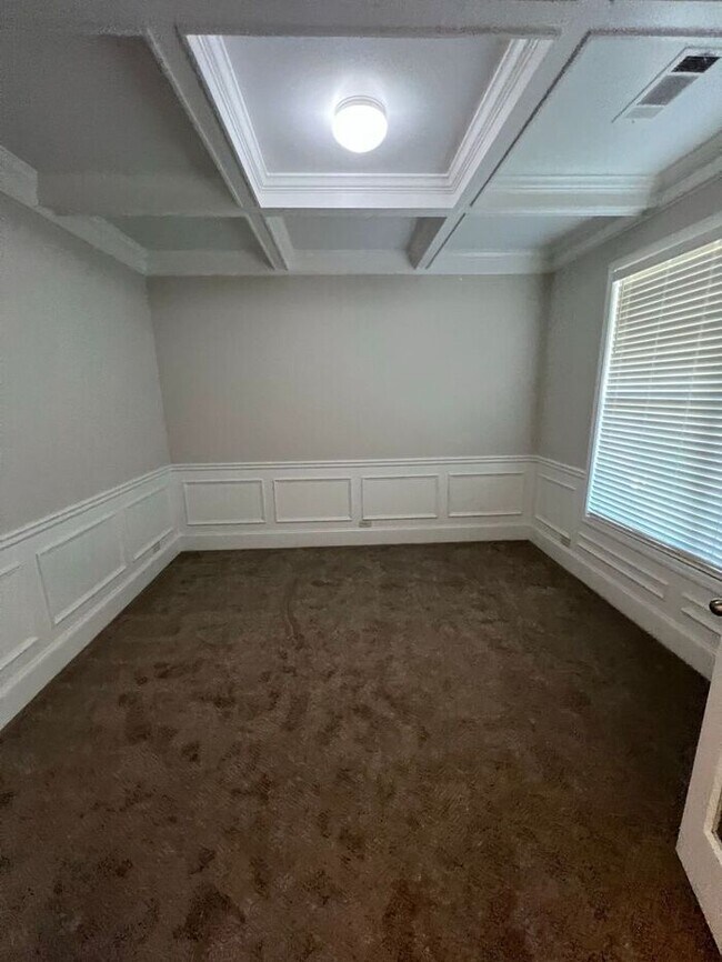 Building Photo - Beautiful 4-Bedroom Home with Gourmet Kitchen and Spacious Master Suite in Swim/Tennis Community