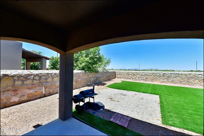 Building Photo - 3741 Loma Adriana