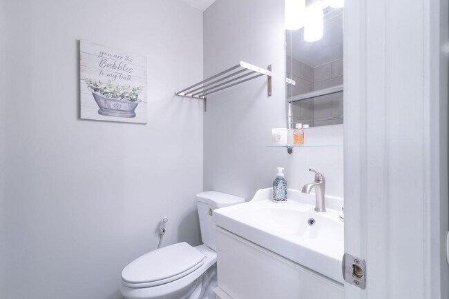 Building Photo - 1515 Glenmeadows Dr