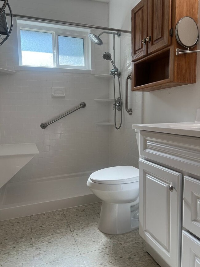 Building Photo - NICE 3 BEDROOM HOME IN ROSEVILLE!
