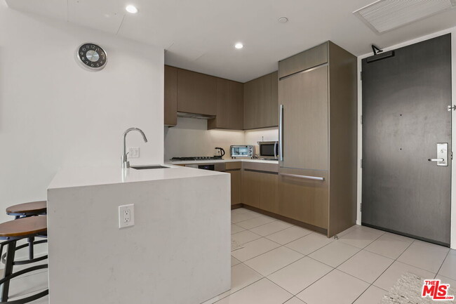 Building Photo - 889 Francisco St