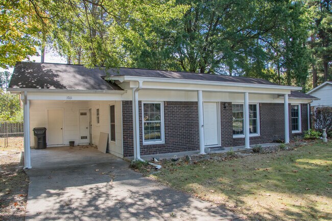 Building Photo - 3 Bed 1.5 Bath