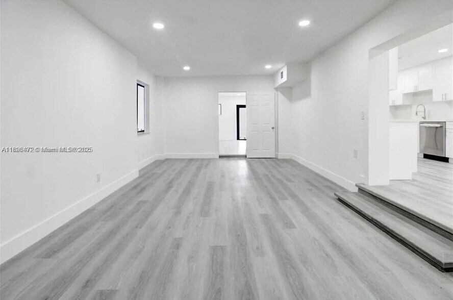 Building Photo - 13885 NW 5th Ave