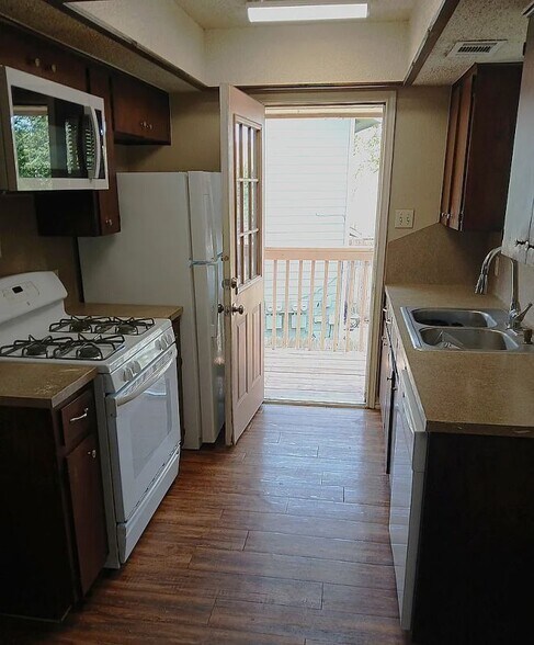 Building Photo - 1802 Rawhide Loop