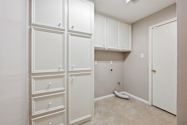 Building Photo - 905 Winged Foot Dr
