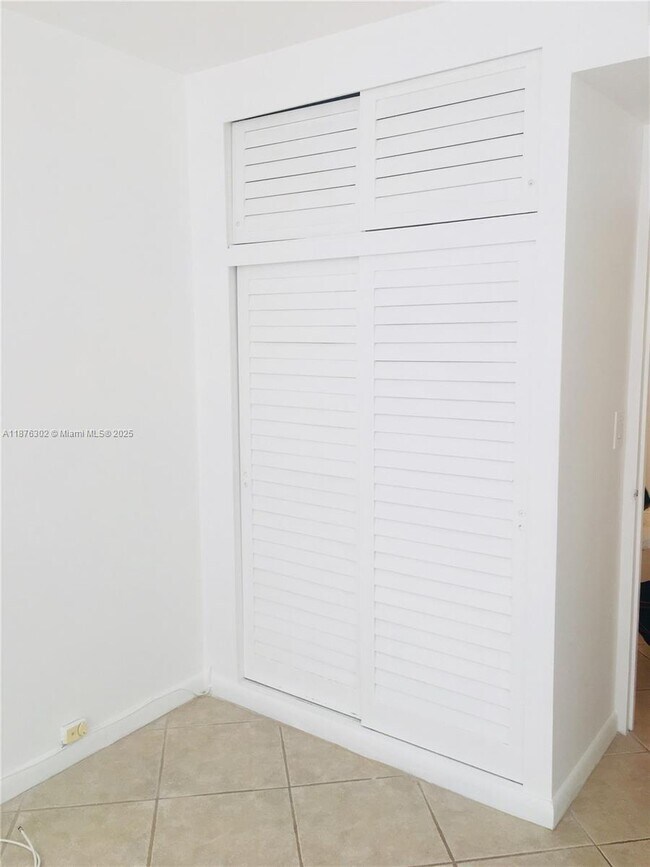 Building Photo - 1408 Brickell Bay Dr