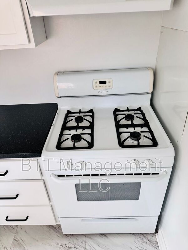 Building Photo - 8400 Greenwood Ave