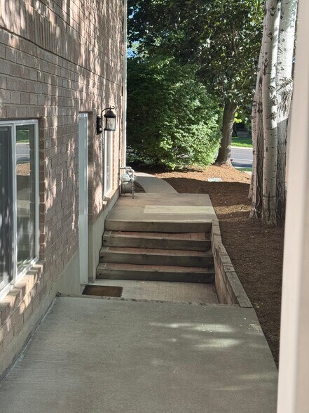 Building Photo - 1117 E 200 S