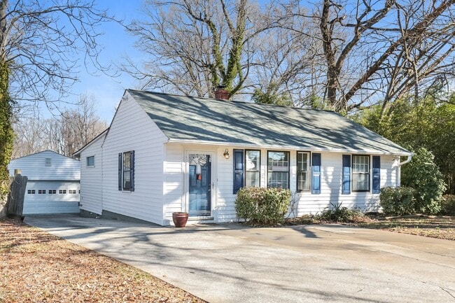 Building Photo - Charming 2 Bed/2 Bath Home in Greensboro, ...