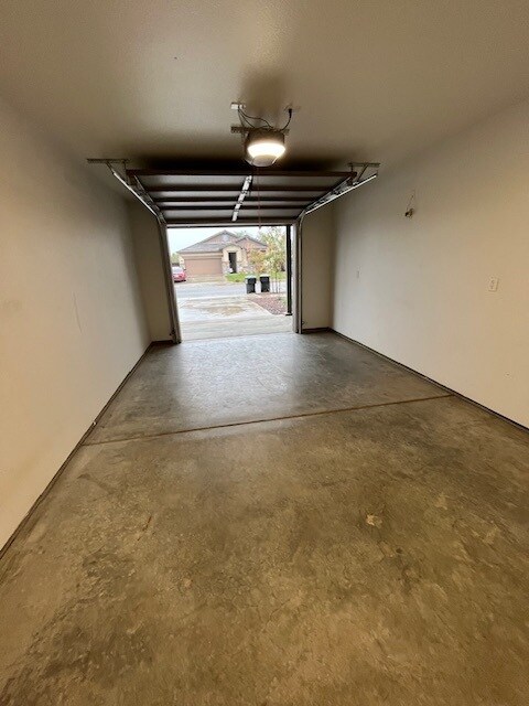 Building Photo - 2029 W Corvina Ave