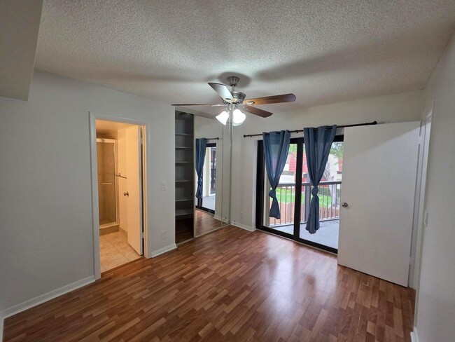 Building Photo - 3909 Victoria Dr