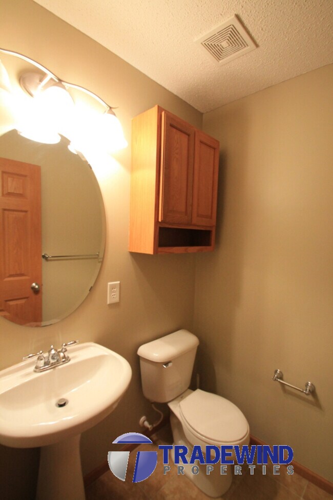 Building Photo - 11040 Fergus St NE