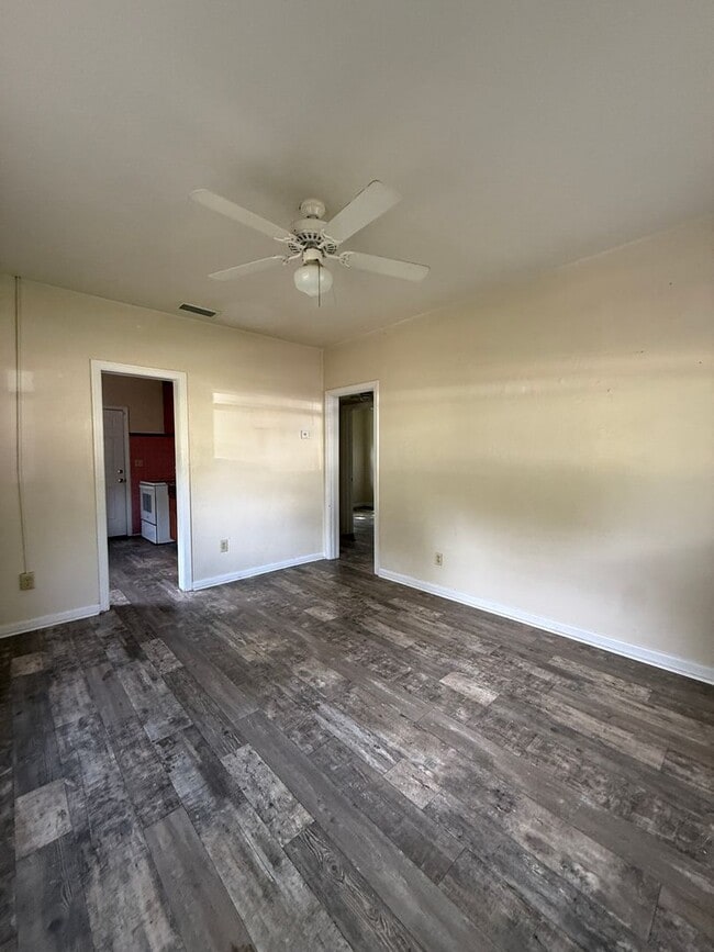 Building Photo - Charming 2-Bedroom Home — Available Now at 1228 Riverbank Court, Jacksonville, FL