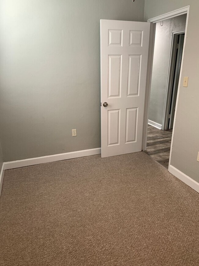 Building Photo - One level living! 3 bed 1 bath rancher in Glen Burnie.