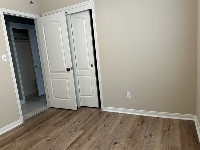 Building Photo - A Perfect Blend of Space & Convenience in This 3-Bedroom Charmer