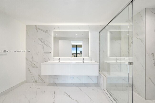 Building Photo - 1170 E Hallandale Beach Blvd