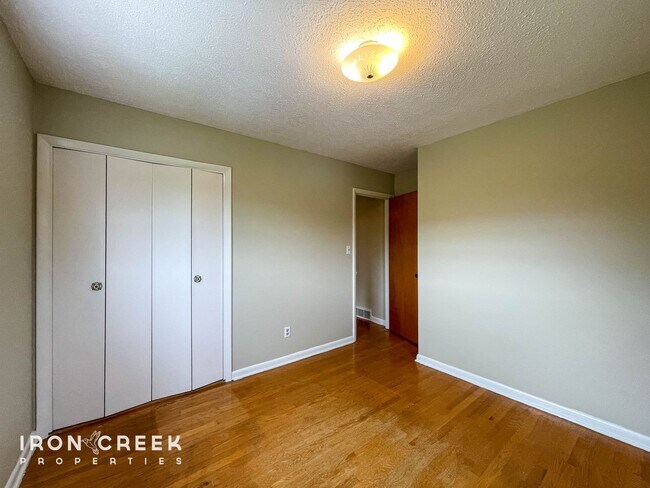 Building Photo - Spacious Three-Bedroom on a Beautiful Lot ...
