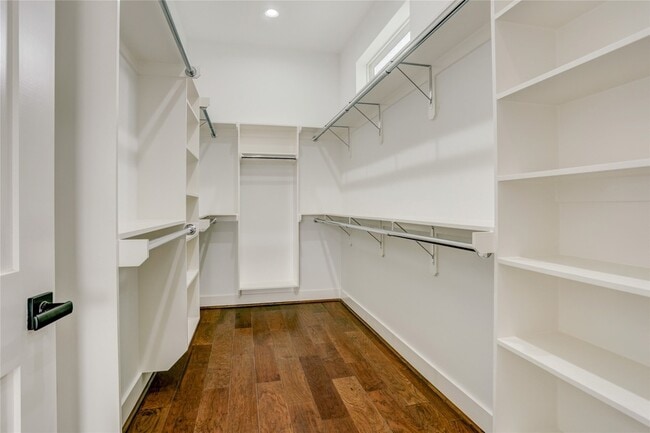 Building Photo - 6814 Hartland St