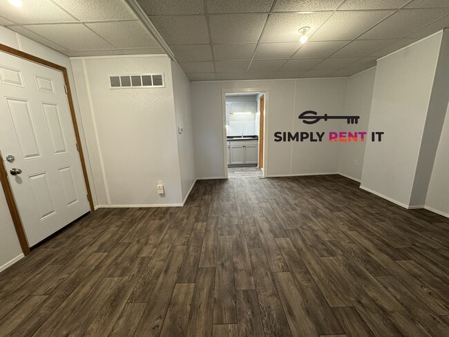 Building Photo - Renovated 1 Bedroom, 1 Bathroom Main Floor, Roland, IA