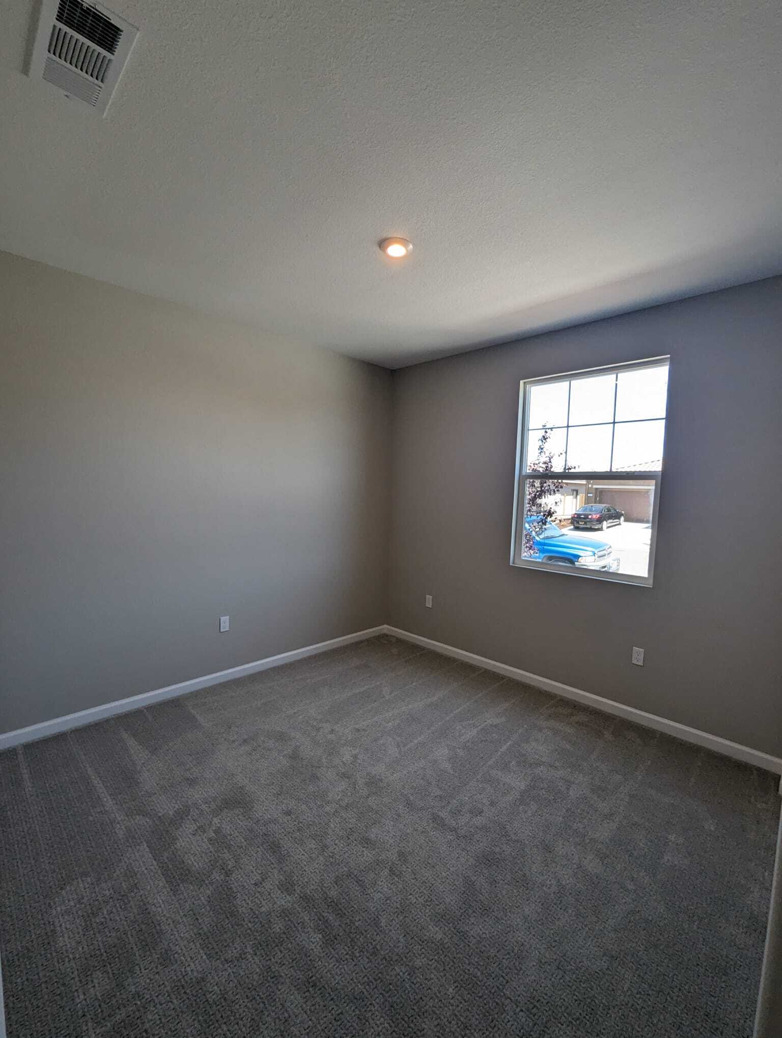 Guest bedroom 1 - 578 Pleasant Dr