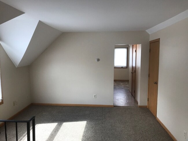 Building Photo - 409 Fairview Ave N