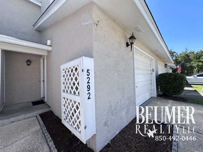 Building Photo - Charming 2 bedroom, 2.5 bath townhome for rent in SW Pensacola!
