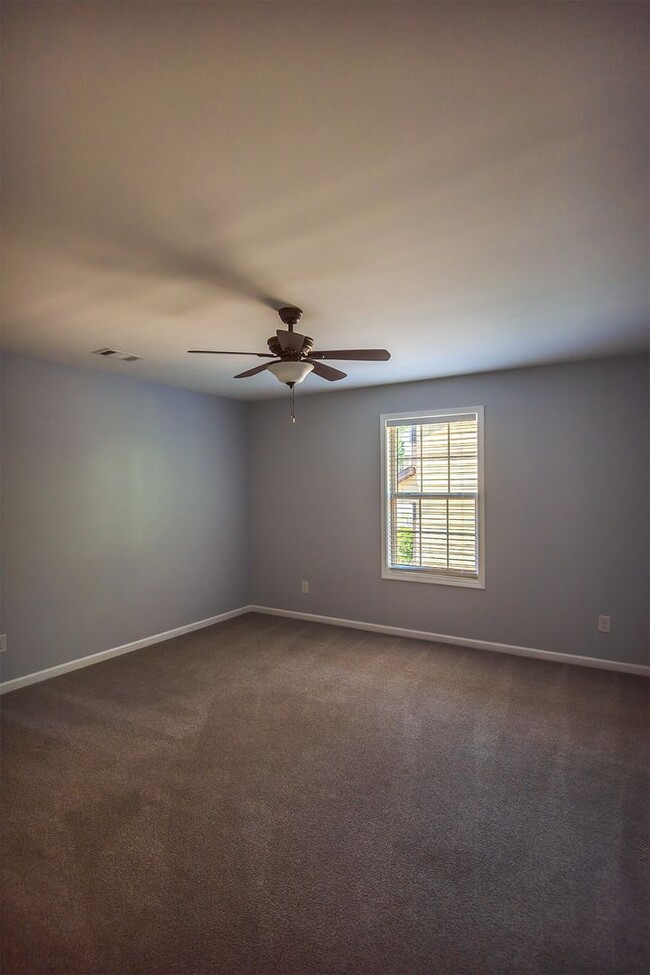 Building Photo - 2606 5 St