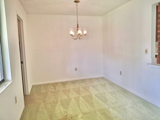 Building Photo - 2/2 in Silver Spring Shores 55+