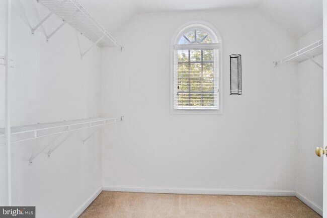 Building Photo - 211 Park Gate Dr SE